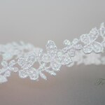 ケミカルレース 1m 蝶 花 オフ白・キナリ x オーロララメ (LBF151KNSALM)