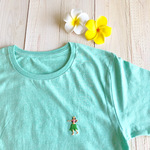 【プチオーダー可】フラガールとプルメリア風の花文字の手刺繍Tシャツ