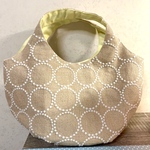 ミナペルホネン タンバリン　beige 手持ちラウンドバッグ