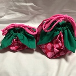 イチゴ柄のイチゴみたいな巾着