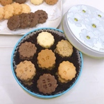 🎁クッキー缶ギフト  7種類の味が楽しめるクッキー「7mixクッキー」28枚入り  ブーケ缶 ブルー　