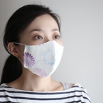 凜な和柄のマスク。インナーポケット付きの繰り返し洗えるマスク