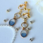 ブルーサークルの揺れるノンホールピアス(イヤリング)(118)