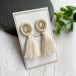 ビジュー ビーズ刺繍 ベージュタッセルピアス