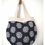 ♪シンプルリネン　バイカラー　リネン×紺色　刺繍　花柄　肩掛けバッグ ♪　麻　刺繍　リネン