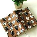 コーヒーとシロクマ柄のブックカバー
