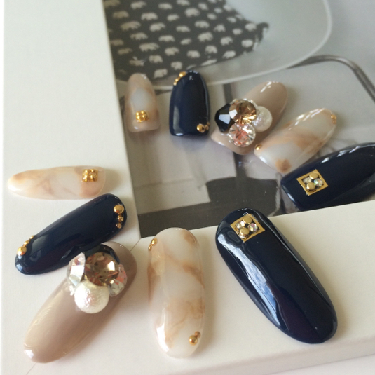いいね 19件 コメント1件 Yokota Aimiさん Yokoai Nail のinstagramアカウント Mynail 今回は長め 爪のカットスタイル 髪伸ばすか切るか悩む人と同じ感覚です Gel Nails Nails Instagram Posts
