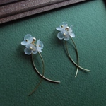 白い小さな花束ピアス / イヤリング