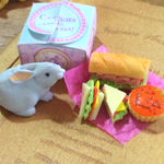再販 うさぎさんのもぐもぐランチドールハウス ミニチュア