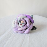 着物リメイク　少し小さなばらコサージュ　淡いパープル