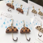傘ピアス／イヤリング☂️（うす茶＋茶色ドット）
