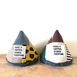 ミシンパッチワークとデニムの三角ミトン　ＹＥ