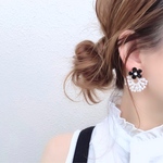 𓐍ブラックフラワービジュー×扇パール𓐍ピアス/イヤリング　大ぶり インポート　大人可愛い　大人ガーリー　ブライダル　ウェディング  お呼ばれ　フォーマル　金属アレルギー対応　