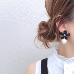 𓐍ブラックフラワービジュー×糸巻きボール𓐍ピアス/イヤリング　大ぶり インポート　大人可愛い　大人ガーリー　夏アクセサリー　リネン　ベージュ　金属アレルギー対応　紐巻き　ロー引き　ビーズ