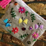蝶とお花の刺繍ミニファスナーポーチ♪