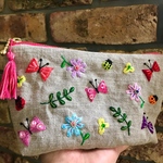 蝶とお花の刺繍ファスナーポーチ♪