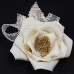 つまみ細工　コサージュ　バラ　リボン　クリーム　