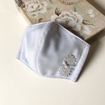 夏素材💓 接触冷感Reflax と国産ダブルガーゼキナリで作った立体マスク    ペールグレーの花レース&ペールブルーのリボン付き