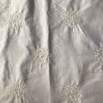 葉紋　刺繍シーチング生地　グレージュ