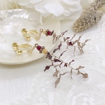 草花の耳飾り　gold&dark brown ver.
