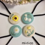 黄色と白色の花刺繍 ブローチ／ヘアゴム