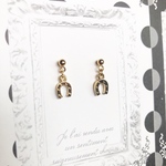 蹄鉄シンプルピアス　ゴールド