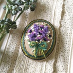 手刺繍ブローチ・ラベンダーブーケの額