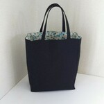 トートバッグ紙袋風　ブラック×花柄