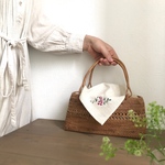 とろとろリネンの手刺繍ハンカチ/赤いクレマチス