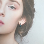 swarovskiクリスタルアクアマリンの雫とジルコニアのチタンピアス