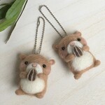 ハムスターひまわりの種キーホルダー