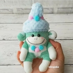 ふわふわ帽子のミニソックモンキー （グリーン） 