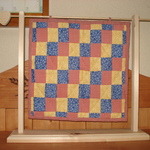 パッチワークキルト　３色の四角パッチキルト（３０×３０）