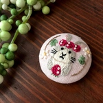 【ブローチorヘアゴムorパッチンピン】うさぎ刺繍　優しいさくら