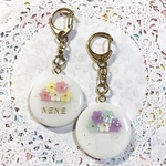 選べる2カラー☆名前入り！flowerブーケのミラーキーホルダー