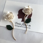 一輪風【紙で作る】 バラ ホワイト　ロサクォーツ  イヤリング ・ピアス ゆらゆら揺れる ひねりチャーム付き