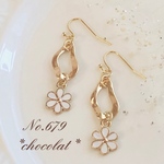 フラワーピアス