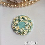 白バラとミモザの花刺繍　ブローチ／ヘアゴム