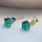 キューブピアス　海「緑×青」