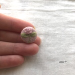 小さな薔薇一輪　刺繍ブローチ（小）