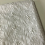 白の刺繍生地