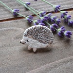 はりねずみさんのとことこ　ミニ刺繍ブローチ