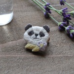 パンダさんのお花スカーフ　ミニ刺繍ブローチ