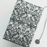 単行本　リバティプリント使用　ブックカバー　*　 ワントーングラデーション ストロベリー・シーフ