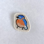 鳥　刺繍ブローチ✴︎るり✴︎