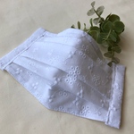 透かし刺繍レース　大人用　マスク　さりげなくお洒落ෆ̈  白　プリーツ　