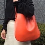 柔らかい上質な本革の大きめ2wayショルダー