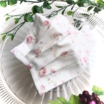 【送料無料!!】上品なプリーツマスク　立体マスク　布マスク　大人マスク　花柄マスク　薔薇柄　お洒落　小顔効果　オーガニックダブルガーゼ　ノーズワイヤー入り