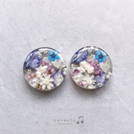 花たっぷりの耳飾り＊cobalt blue / ○25mm