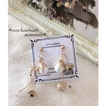 218.蕾パール×ゴールドひねりスティックフラワーピアス